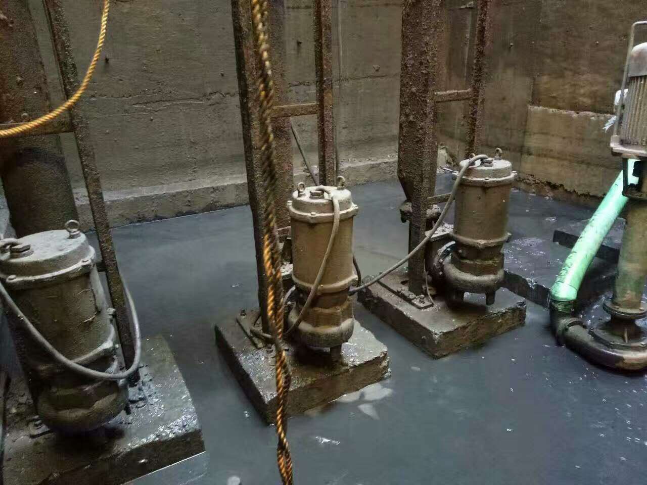 玉树污水池清理